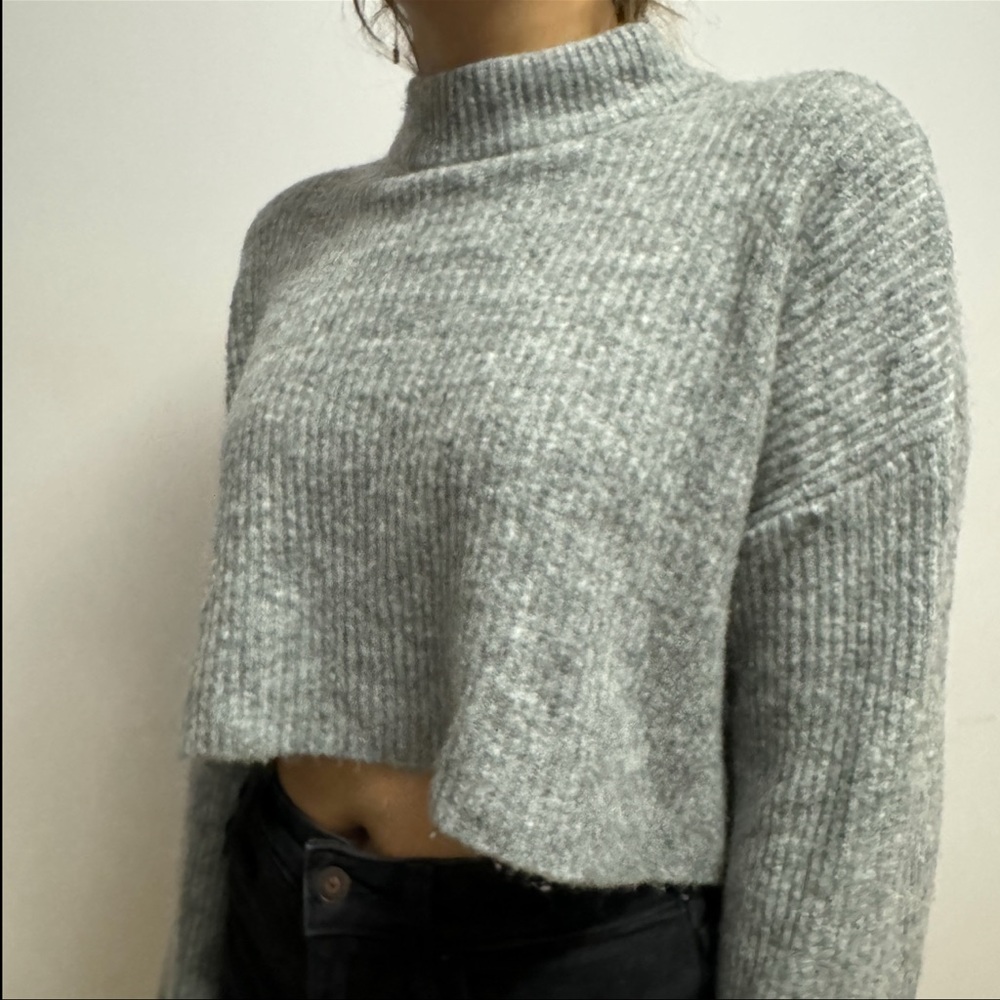 H&M grey cropped turtleneck sweater